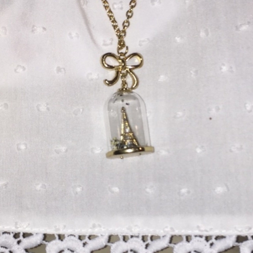 NWT Claire's Eiffel Tower neckace